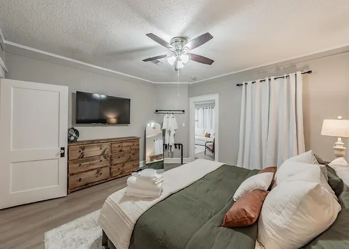 Walk To Tcu-boutique-sleeps 6-2 King Beds * Fort Worth
