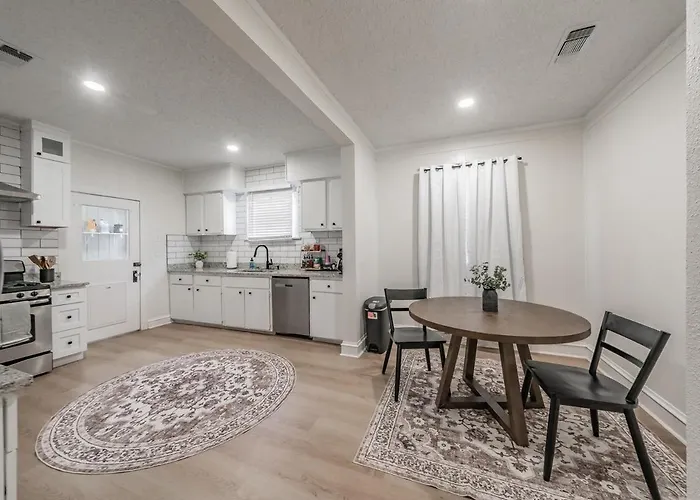Walk To Tcu-boutique-sleeps 6-2 King Beds Privatunterkunft *
