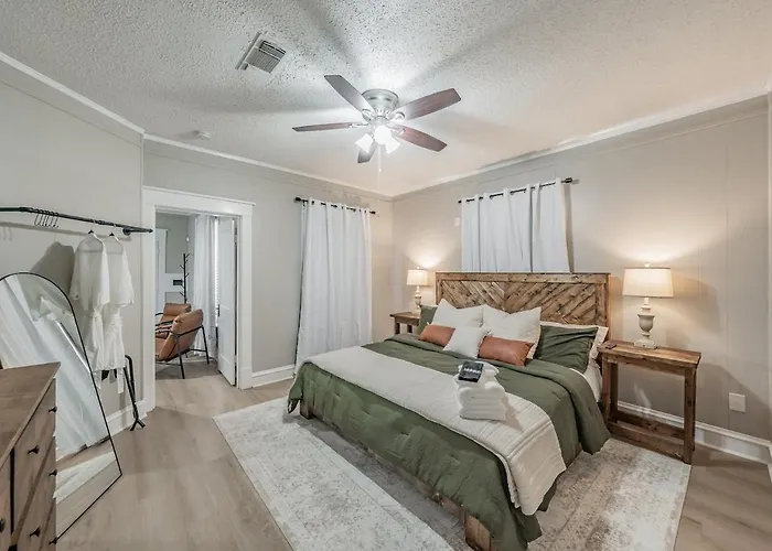 Walk To Tcu-boutique-sleeps 6-2 King Beds *